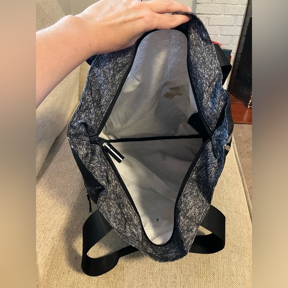 Pink Victoria’s Secret zipper travel bag - Picture 4 of 6